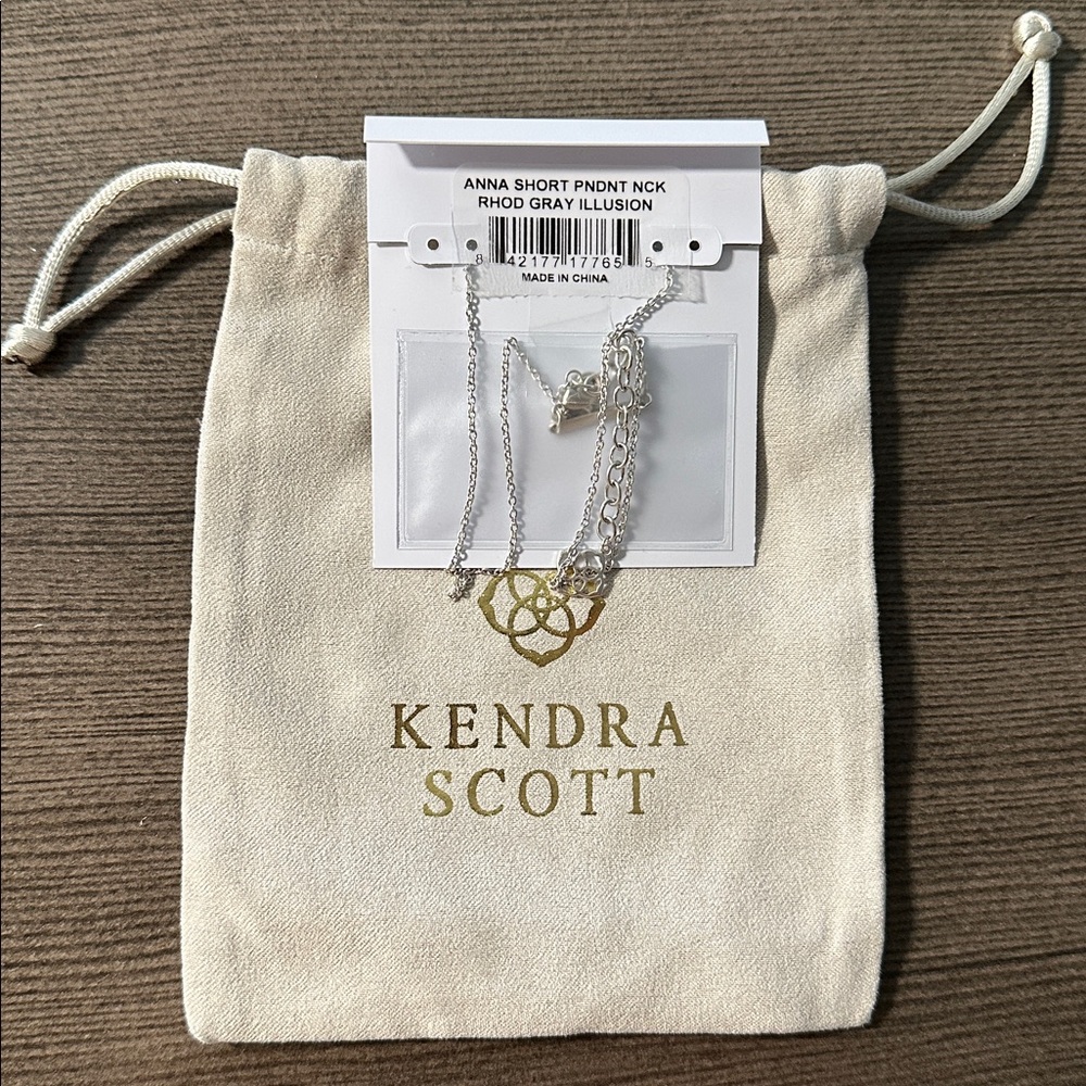 Kendra Scott Anna Short Pendant Necklace - Picture 2 of 2